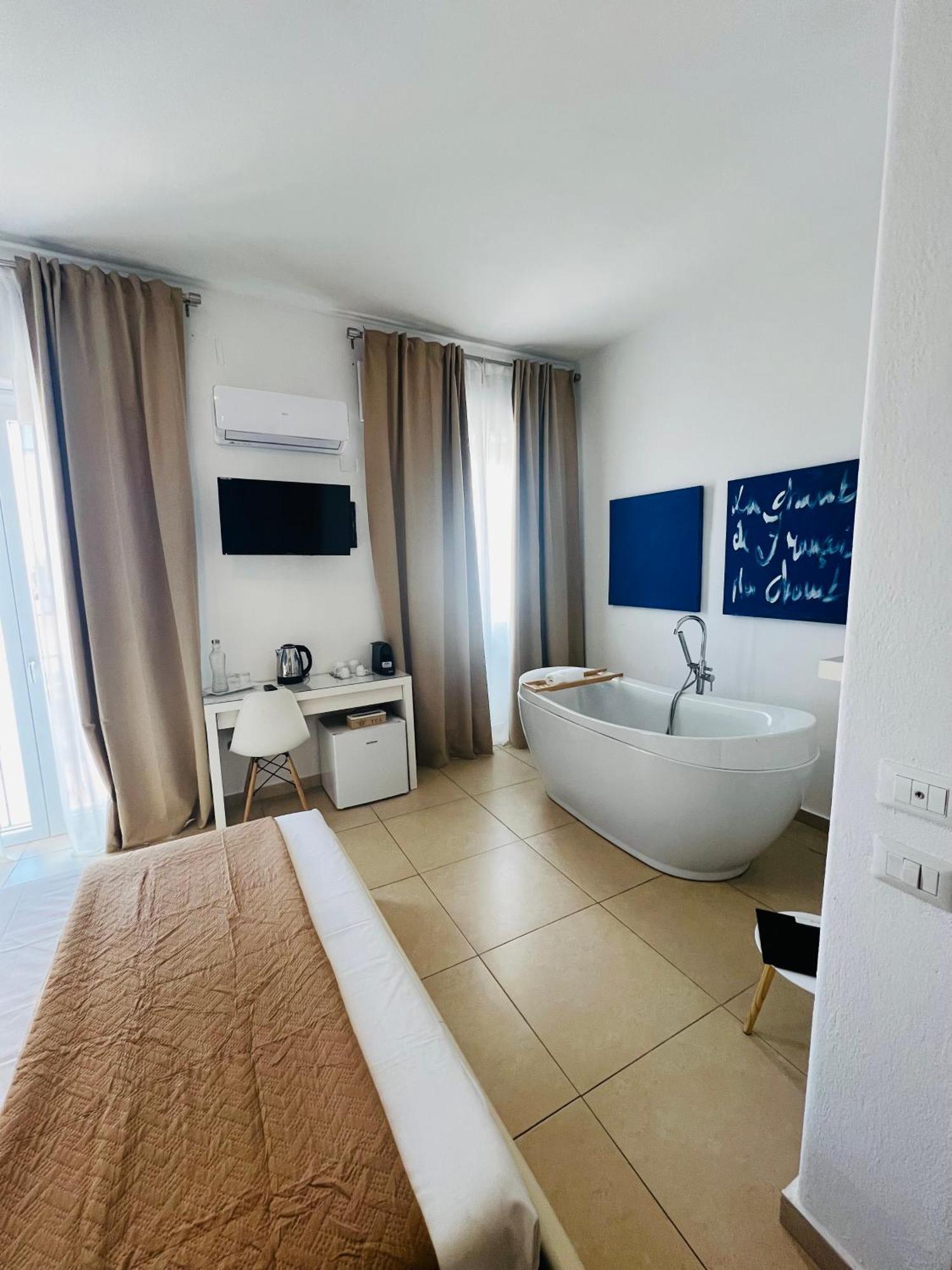 Les Chambres De Francoise Guest House 奧爾比亞 外观 照片