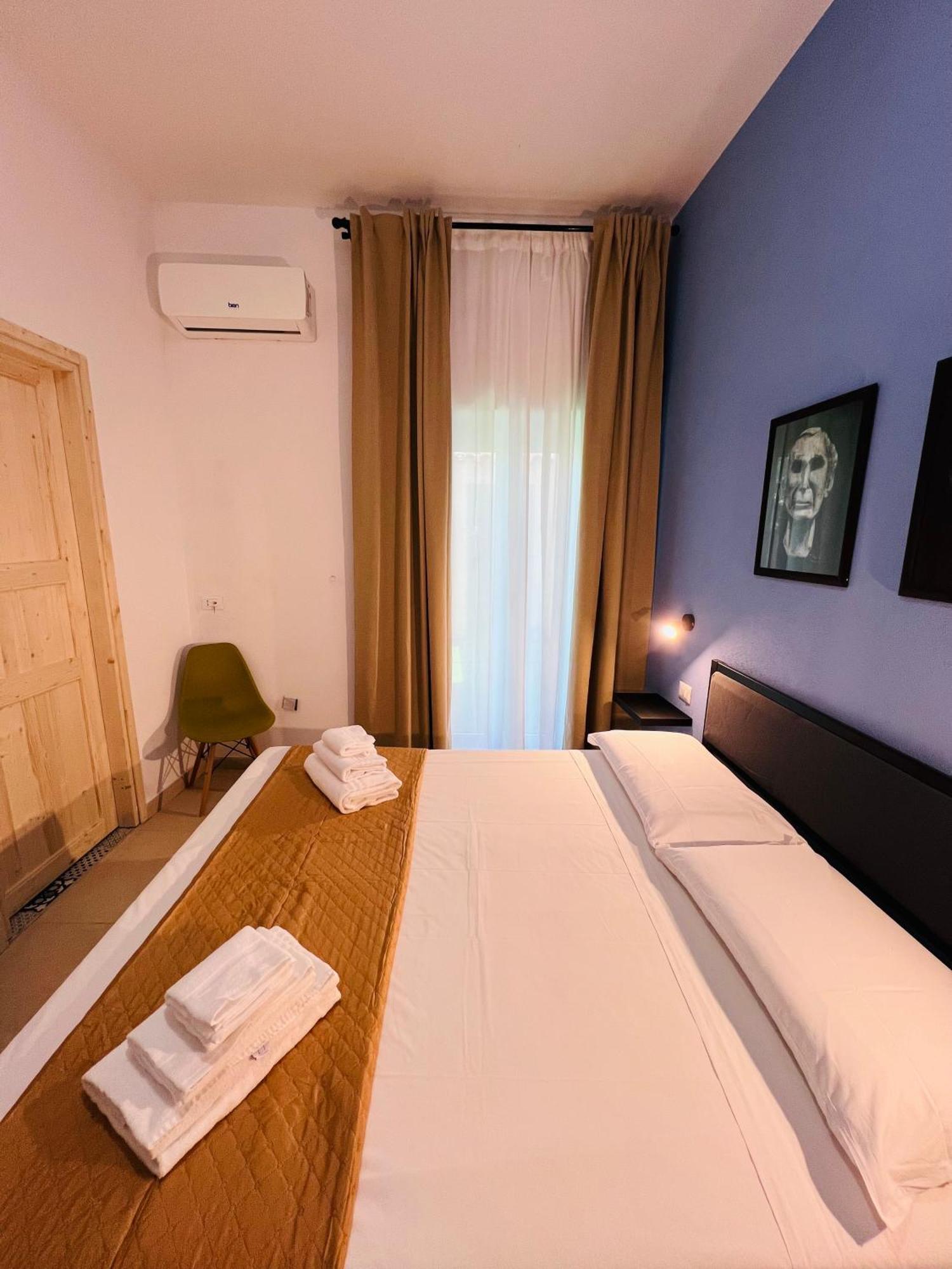 Les Chambres De Francoise Guest House 奧爾比亞 外观 照片