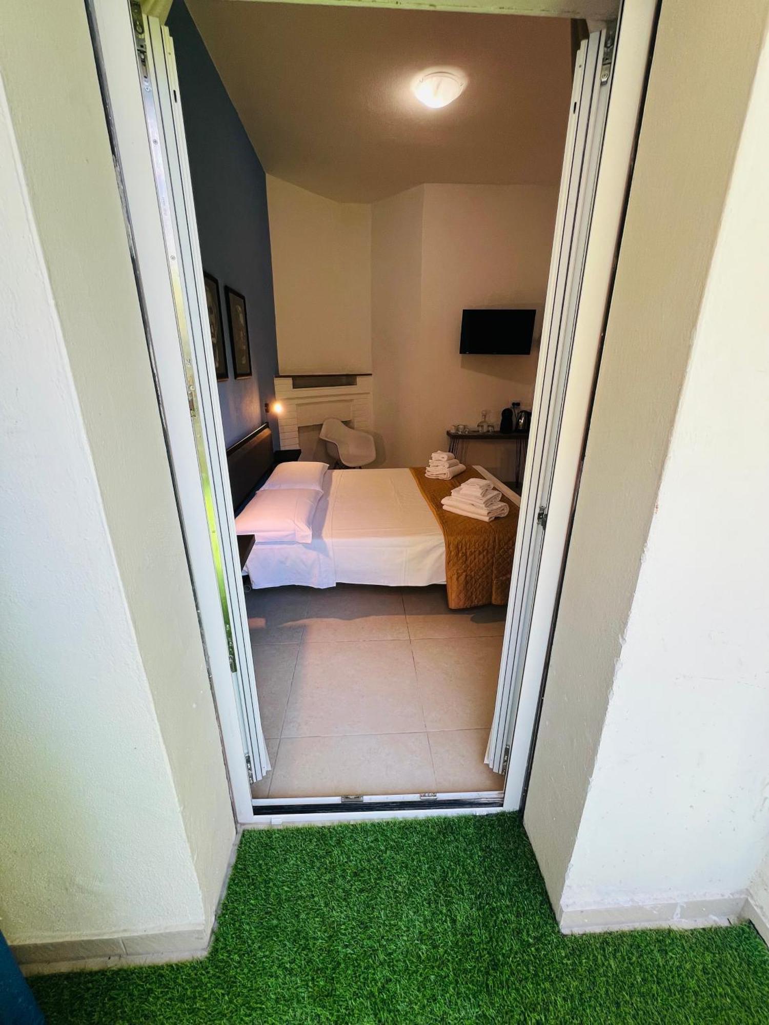 Les Chambres De Francoise Guest House 奧爾比亞 外观 照片